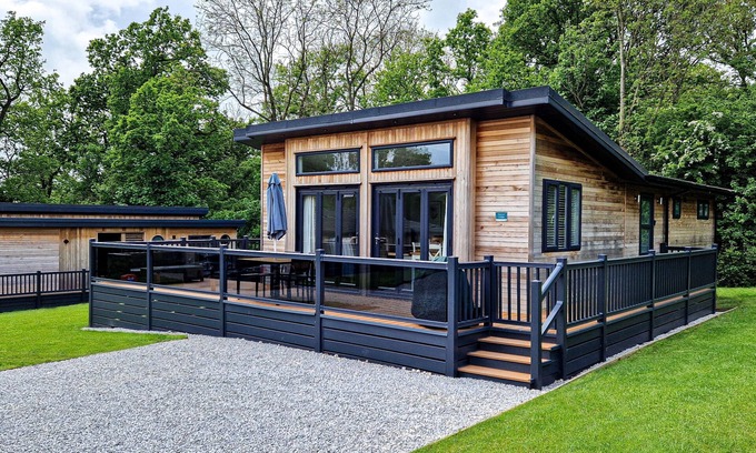Pickering Chalet De Esquí | Rowan Lodge | sleeps 4 - Hot Tub, Dog Friendly - 5* Gold Award