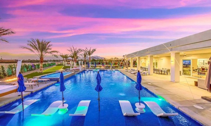 Indio Casa | Royal Bahamian Estate:Pickleball, Golf, sleeps 20!