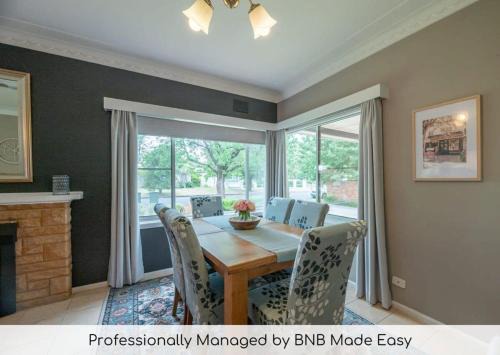 Dubbo Casa | Roycox Cottage - Charming Escape, Fireplace