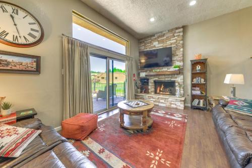 Ruidoso Apartamento | Ruidoso Golf Condo - Patio and Mountain View!