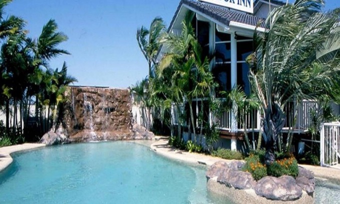 Runaway Bay Hotel | Runaway Bay Motor Inn