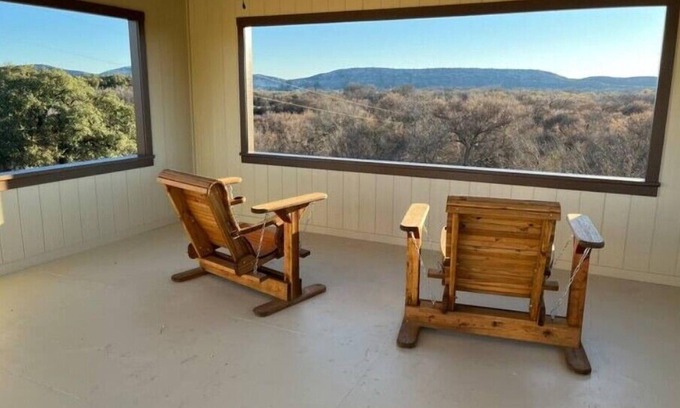 Uvalde Casa | Rural Retreat Puerto De Luna Duplex 2