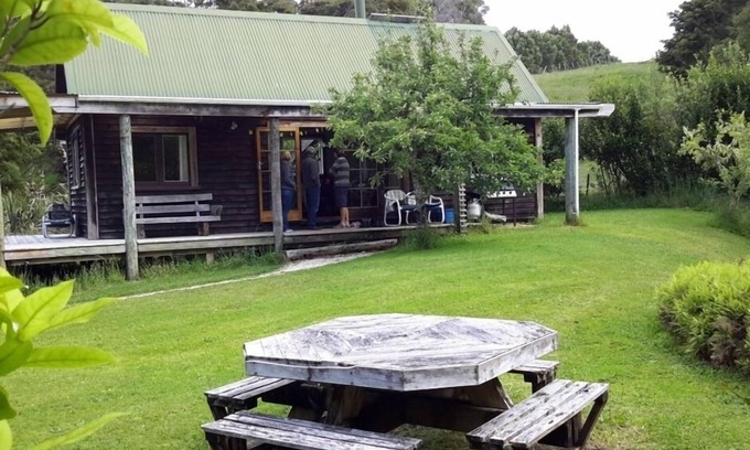 Collingwood Cabaña | Ruru Cottage - refugio acogedor bosque nativo