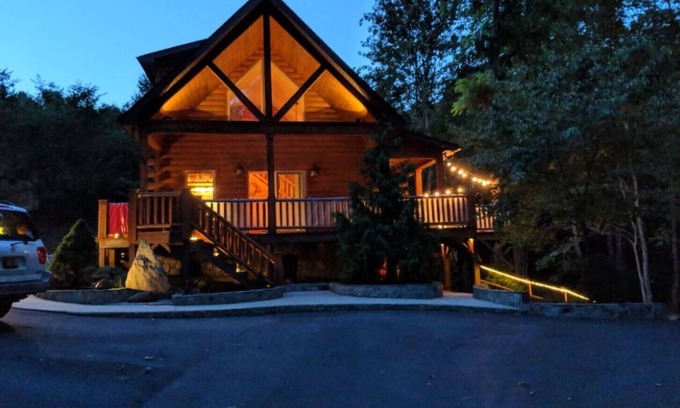 Maggie Valley Cabina | "Rushing Bear!" Fully furnished two bedroom cozy cabin you want to capture!"
