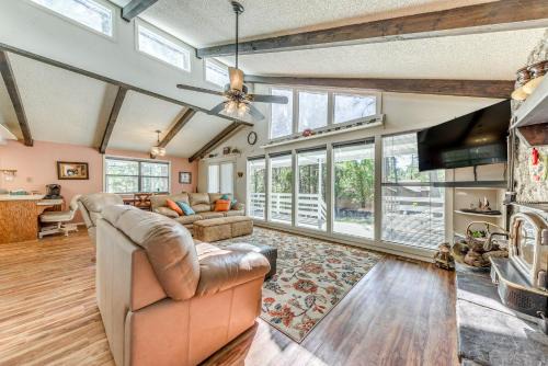 Alto Casa | Rustic Alto Retreat - Near Hiking, Skiing and More!