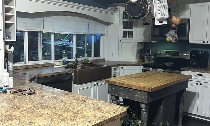 Webbwood Cabina | Rustic cabin with pool.