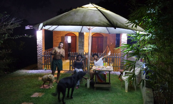 Parafuso Casa | Rústico chale situado en la orilla del río Ipitanga en la naturaleza