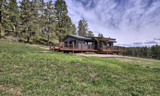 Colonial Pine Hills Cabina | Rustic Custom Timber Frame Cabin