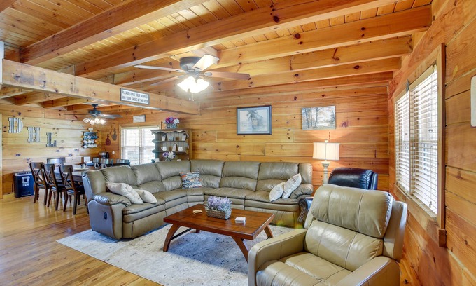 Celina Cabina | Rustic Dale Hollow Lake Cabin - Private Hot Tub!