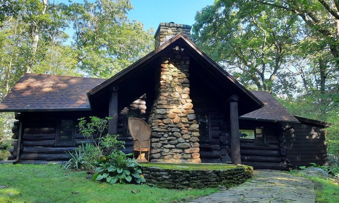 Douglas Cabina | Rustic Log Cabin on the Lake
