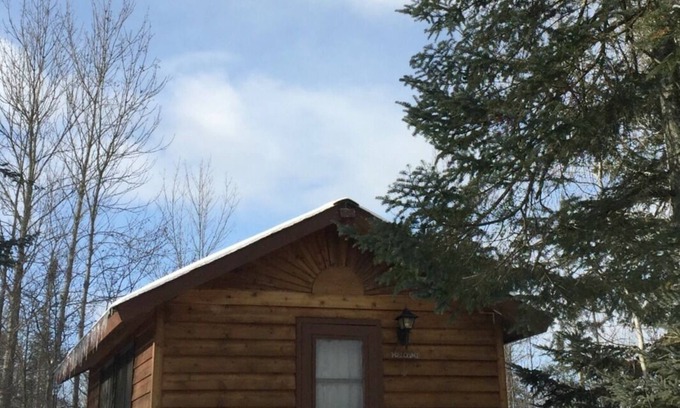 South Range Cabina | Rustic Personal Retreat Cabin, "Sunrise"