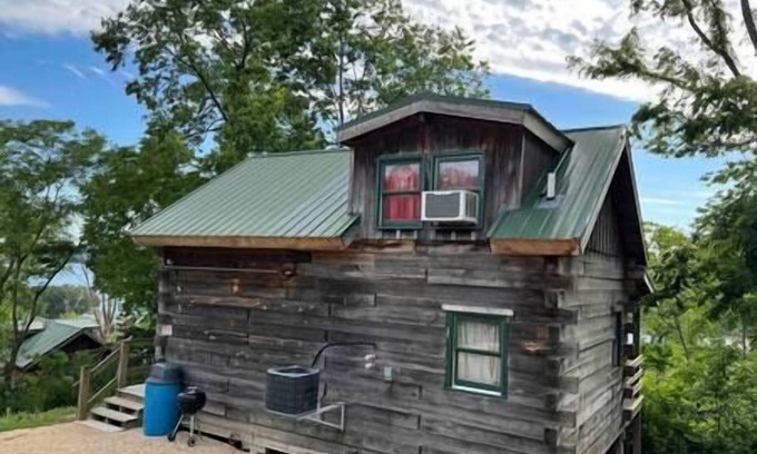 Savanna Cabina | Rustic River Cabin 5