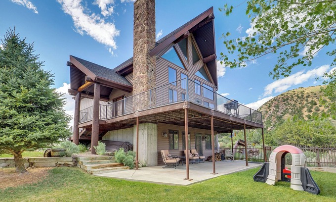 Sterling Cabina | Rustic Sterling Cabin: Walk to Palisade Lake!