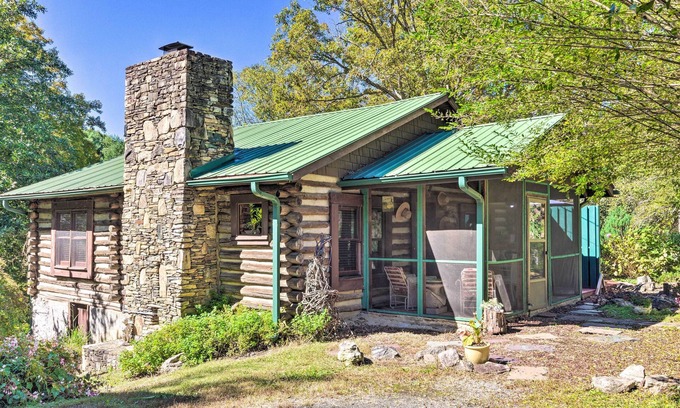 Skyland Cabina | ¡NUEVO! Arden 2BR Cabin w / hermosas vistas!