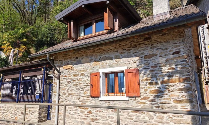 Maccagno Casa | Rustico Diana with wildly romantic garden and lake and mountain views