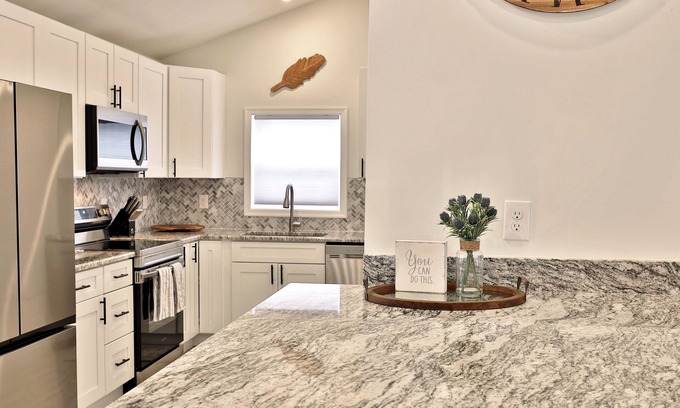 East Haven Rutland County Casa | Rutland's Hidden Gem: 2 Br/1ba Renovated Home Close To Everything 2 Bedroom Home