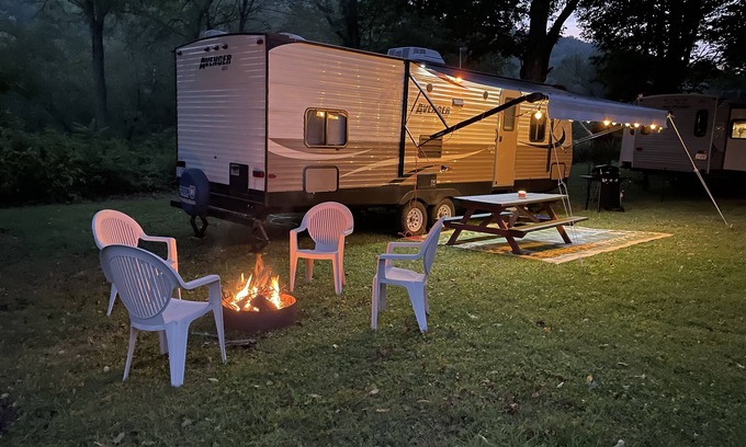 Black Creek Alquiler De RV | RV Glamping on Ischua Creek @ Campground Adventures