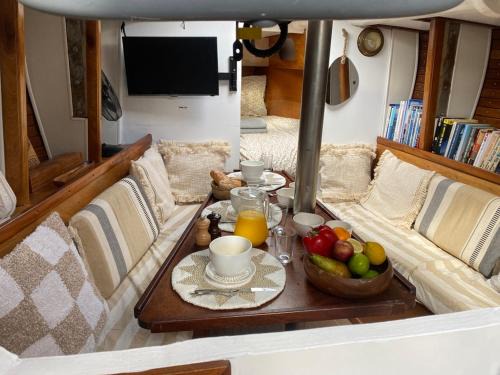 Vallpineda Alquiler De Eote | Séjour insolite à bord d'un voilier de 11m - Charmante Marina proche Barcelone