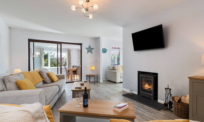 Saundersfoot Cabaña | Sêr Môr - Peaceful Cottage with Log Burner