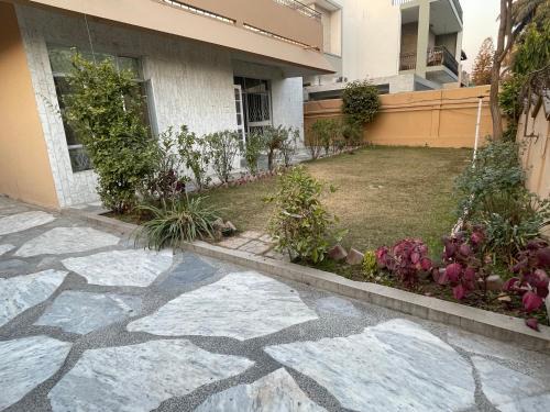 F-7 Sector Casa | Saani Rooms, G-10 Branch