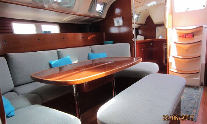 Malendure Alquiler De Eote | VELERO en el muelle o en el ancla 3 cabinas dobles y una litera