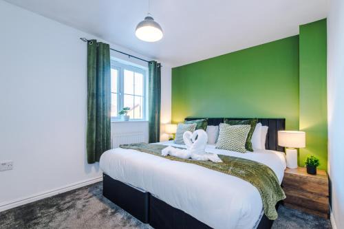 Clock Face Apartamento | Saint Helens Spacious 3BR Olive Suite Sleeps 7