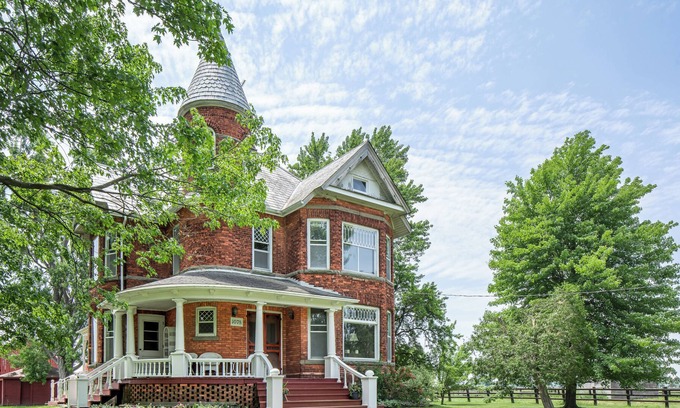 Lakeshore Casa | Saint Lad's Heritage Farm