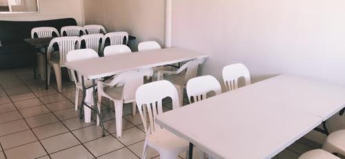 Rosarito Casa | Salón y habitaciones