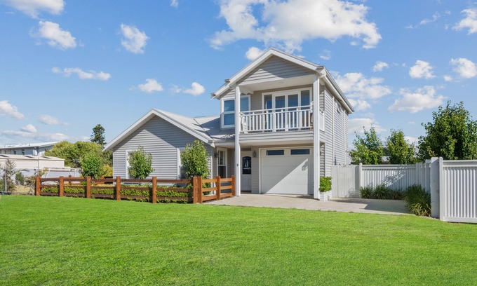 Portland Casa | SALTAIR Beach House Right in Town