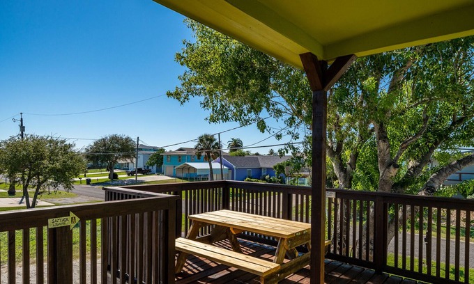 Palm Harbor Condominio | Salty Air Retreat, 1 Bed, 1 Bath, Sleeps 4, WiFi