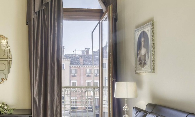 Castello Apartamento | San Marco Deluxe Canal View Balcony - Locz