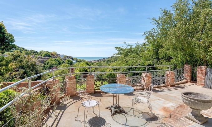 Ore Villa | Sandalwood Lodge, a 5 bedroom boutique townhouse based in Hastings, Old Town