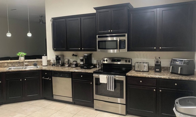 Balm Casa | Sandy Escape: 4BR 2BA Near Beach