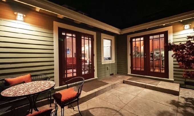 Westside Santa Cruz Cabaña | Santa Cruz Cottage Sanctuary con bañera de hidromasaje en Bamboo Garden