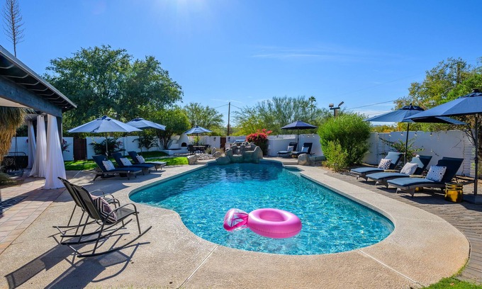 Central Scottsdale Casa | Santa Fe Modern en el centro de Scottsdale con piscina privada climatizada