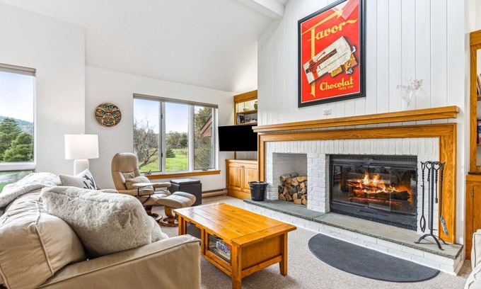 Quechee Condominio | Sauna, Close to Club - Gracious Dartmouth Place 9B