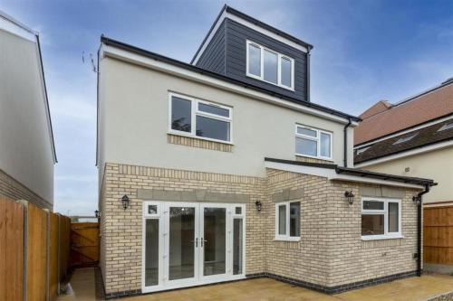 Leicester Casa | SAV Stays 5 Bed Executive Detached House in Leicester