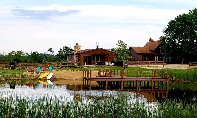 Bentonville Cabina | Lodge de 6 habitaciones con cabaña contigua de 2 habitaciones. 2 hab n / a