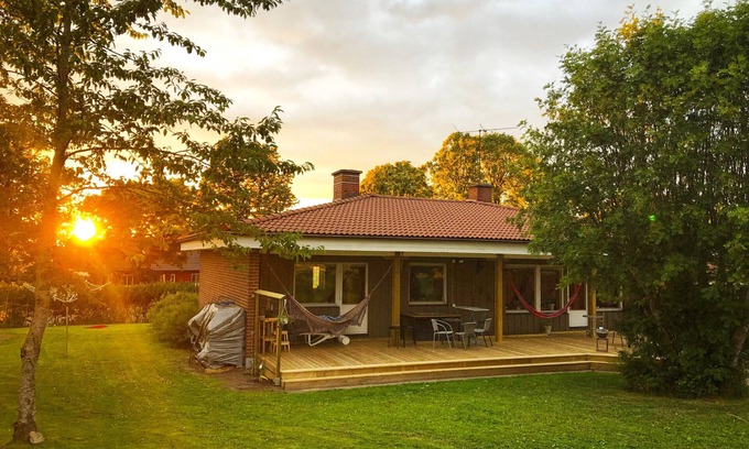 Varnhem Casa | Scenic accommodation in well-equipped villa with lake view | SE08047