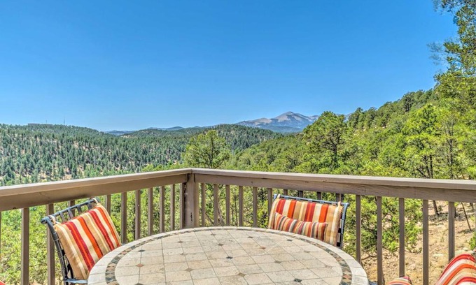 Alto Casa | Scenic Hideaway with Deck and Grill about 6 Mi to Ruidoso!