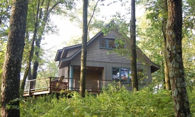 Fennimore Cabina | Escénico cabina de lujo, Aislado Woods, Blue Ribbon Corriente de la trucha