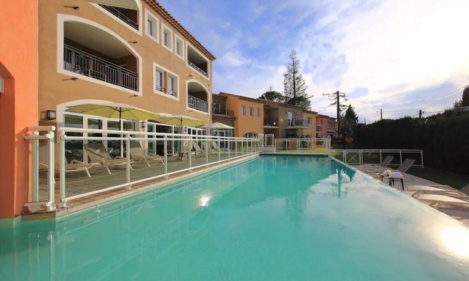 Mougins Hotel | Scenic Riviera Gateway! Spacious Room w/ Kitchen and Living Space