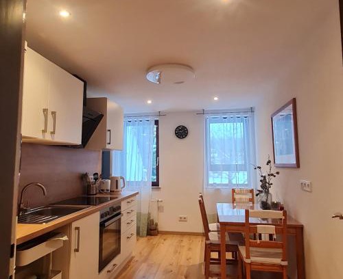 Helsa Apartamento | Schönes Ferienhaus mit Balkon und Terrasse in ruhiger Lage