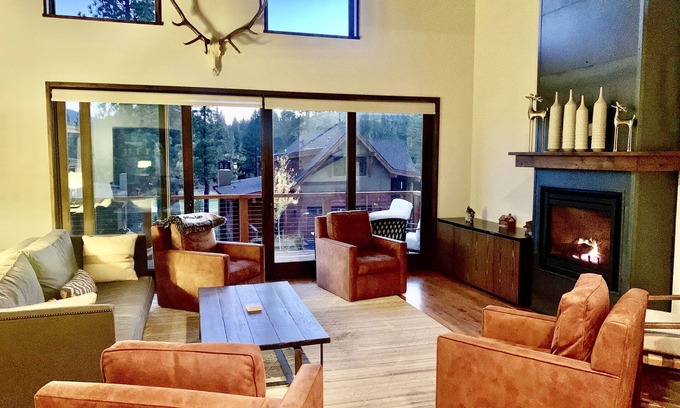 Ponderosa Palisades Casa | Schaffer's Mill, luxurious 2,864 sq. ft contemporary townhome, dogs considered.