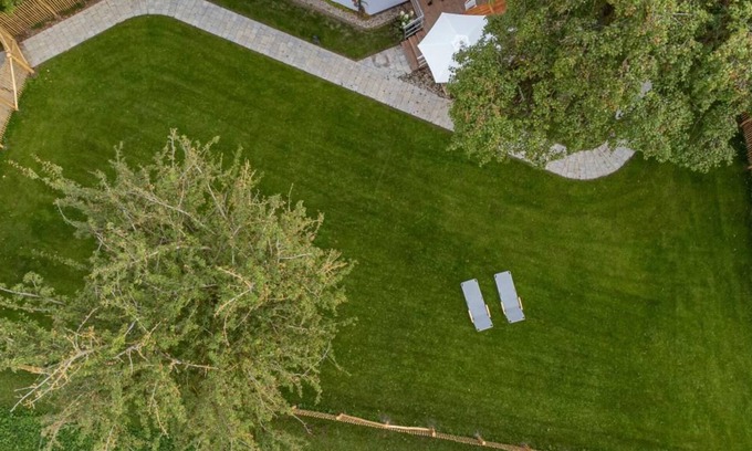 Schrozberg Apartamento | Schmalfelden No. 95 with spa oasis in the living room: compact sauna, loungers and fireplace. Fenced garden with great veranda!