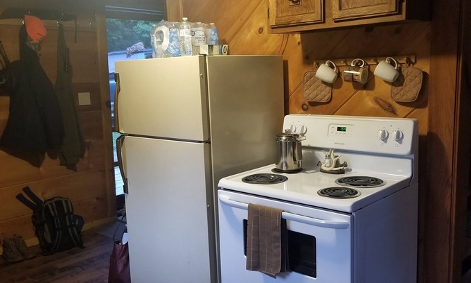 Springfield Cabaña | Scott Camp Cottage - BaseCamp for Hunters! Entire Cottage in Springfield ME