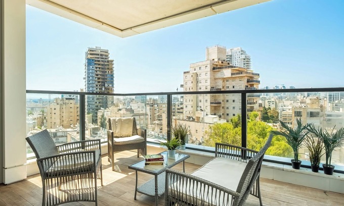 Netanya Apartamento | Sea Breeze Netanya Retreat by Sea N Rent