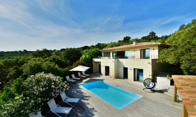 Cirendinu Villa | Sea View Villa 180 - Piscina climatizada - Playas 2 min - 5 dormitorios - Wifi Clim