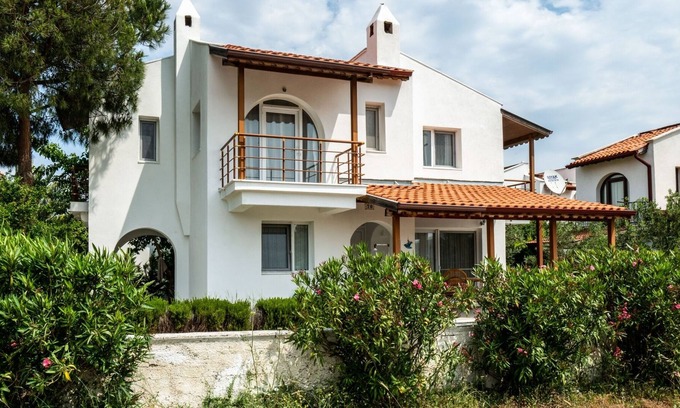 Ayvalik Apartamento | Seafront Duplex Villa With Garden in Ayvalik