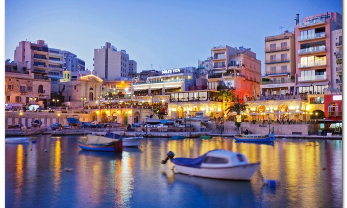 Sliema Apartamento | Seafront LUX Apartment wt Pool, Upmarket Area